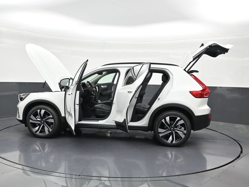2026 Volvo XC40 B5 Plus