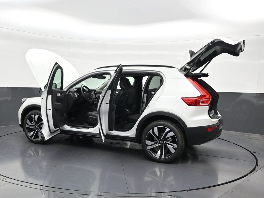 2026 Volvo XC40 B5 Plus