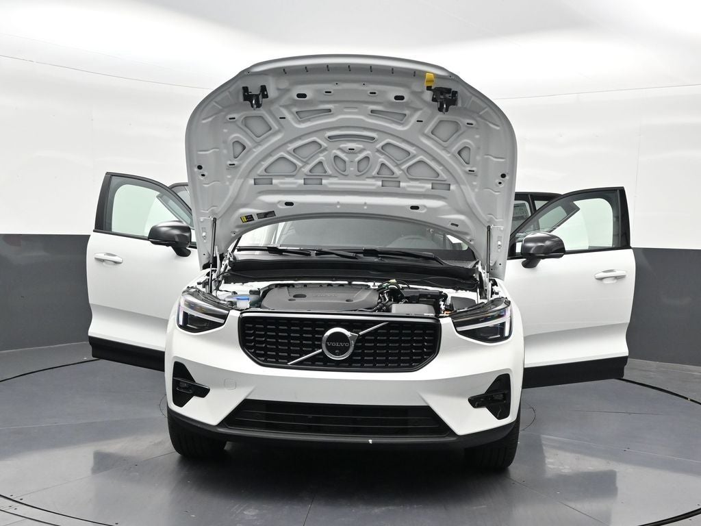 2026 Volvo XC40 B5 Plus