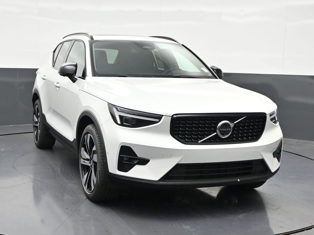 2026 Volvo XC40 B5 Plus