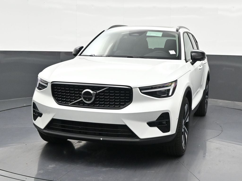 2026 Volvo XC40 B5 Plus