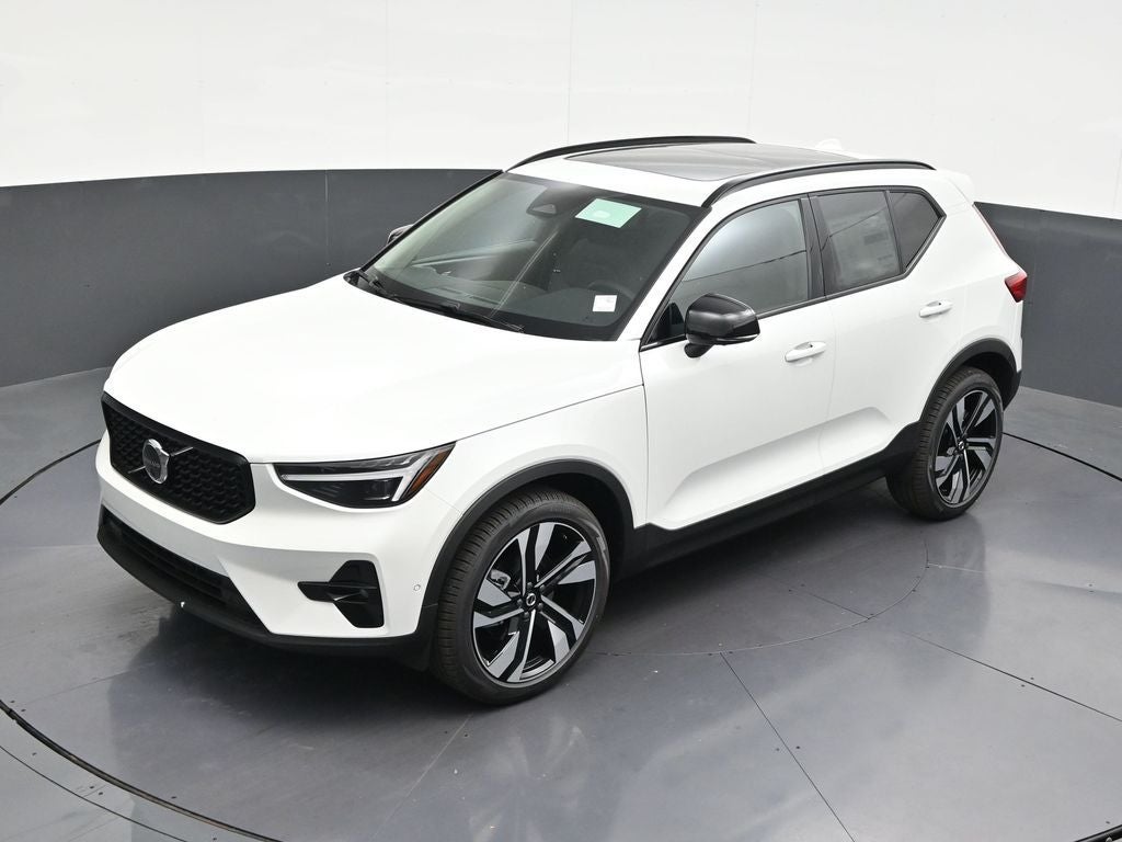 2026 Volvo XC40 B5 Plus