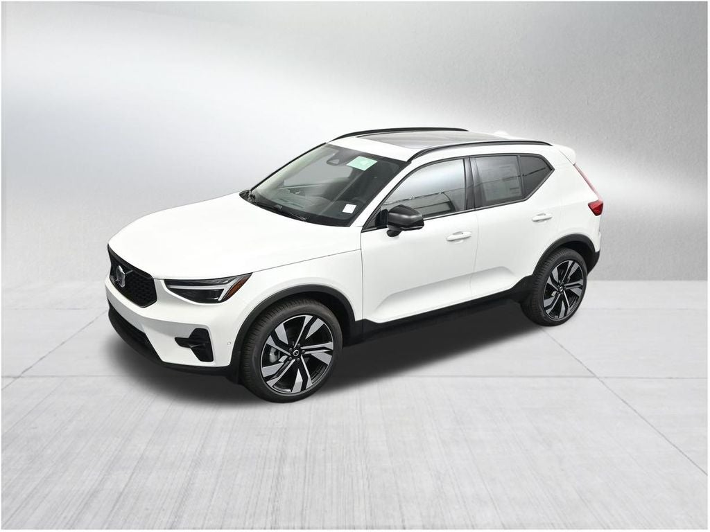 2026 Volvo XC40 B5 Plus