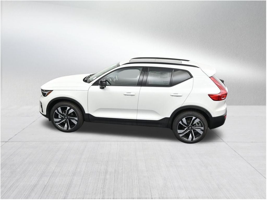 2026 Volvo XC40 B5 Plus