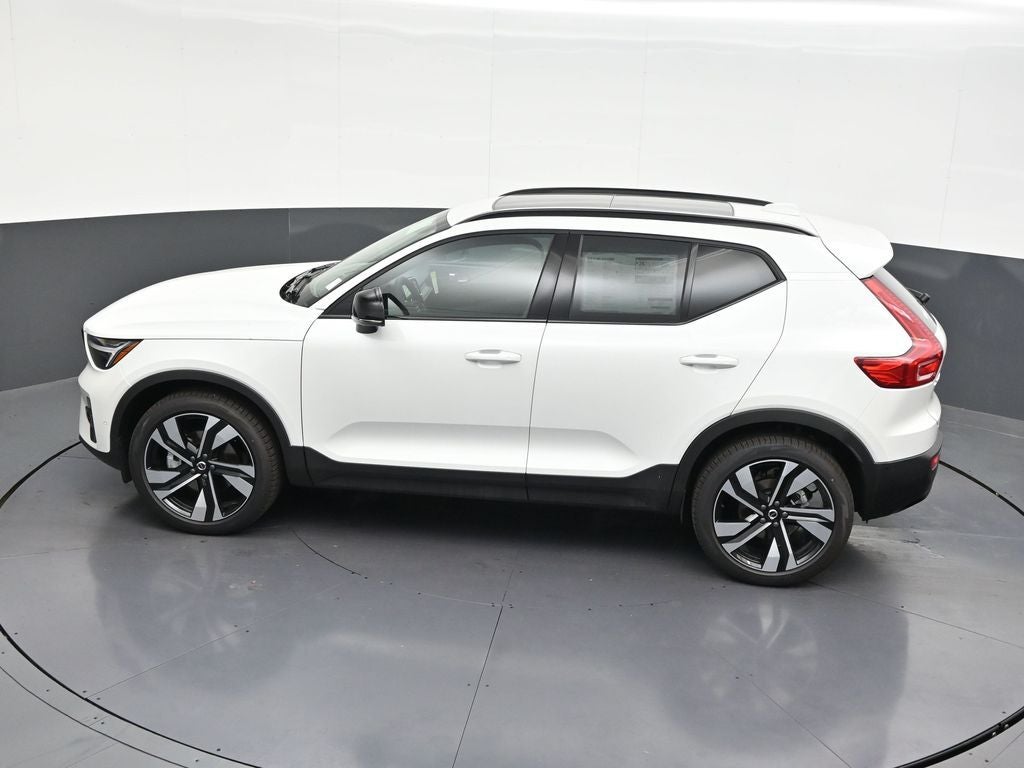 2026 Volvo XC40 B5 Plus