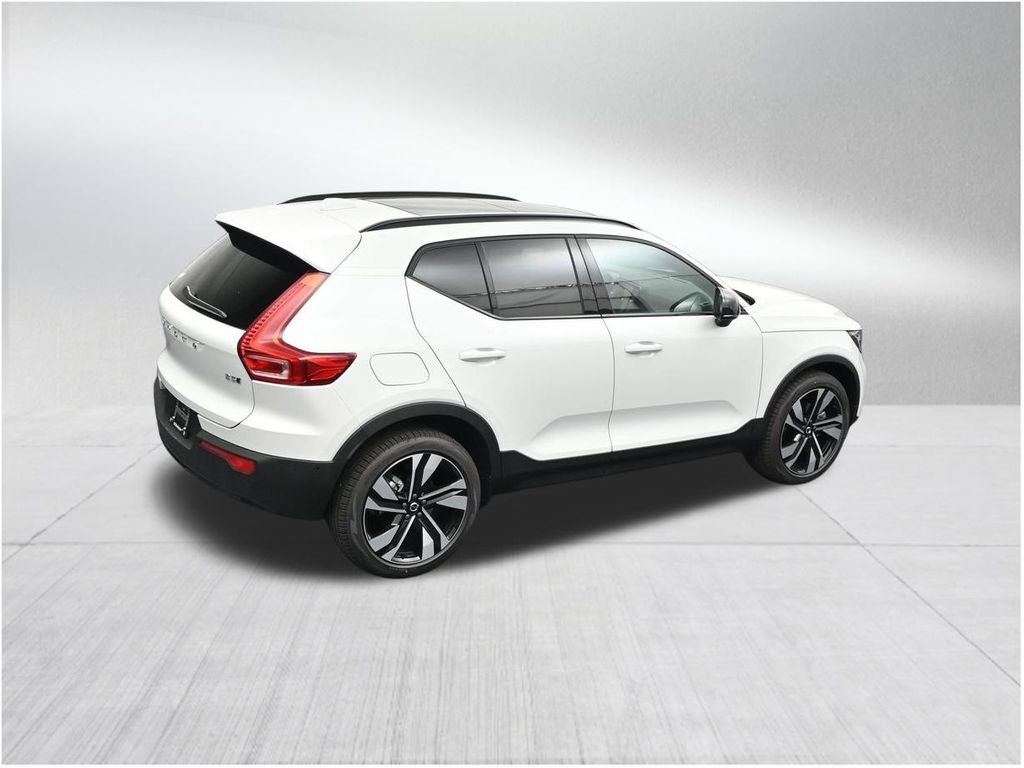 2026 Volvo XC40 B5 Plus