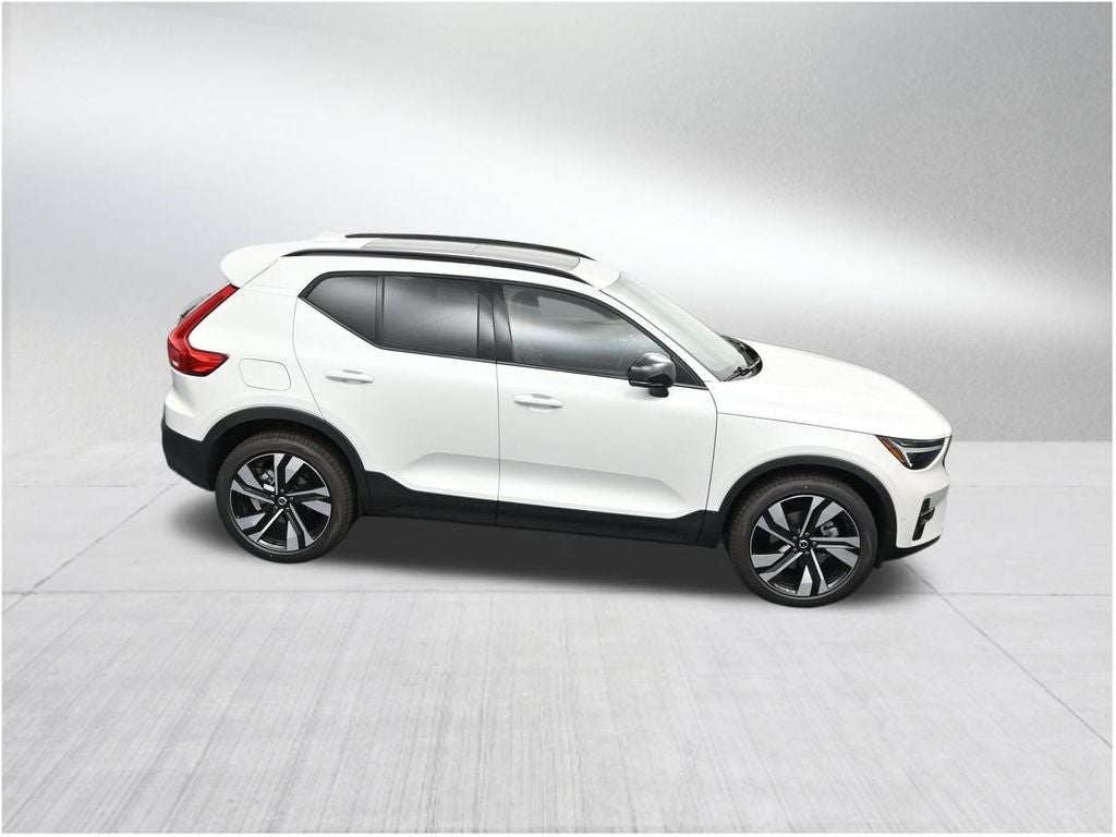 2026 Volvo XC40 B5 Plus
