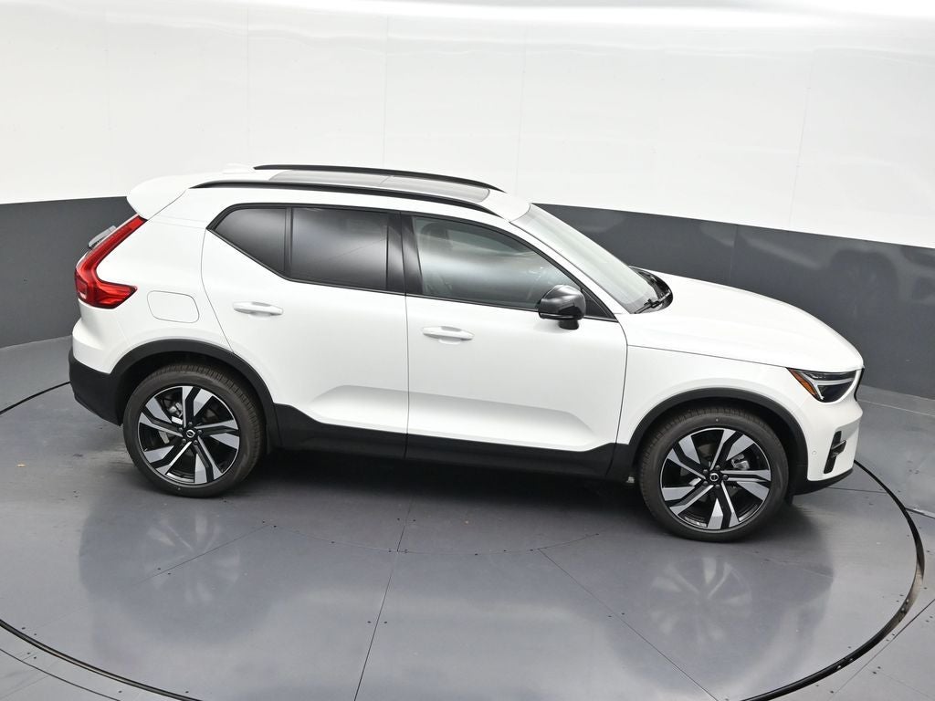 2026 Volvo XC40 B5 Plus