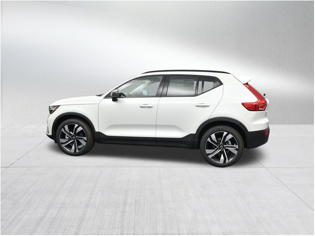 2026 Volvo XC40 B5 Plus