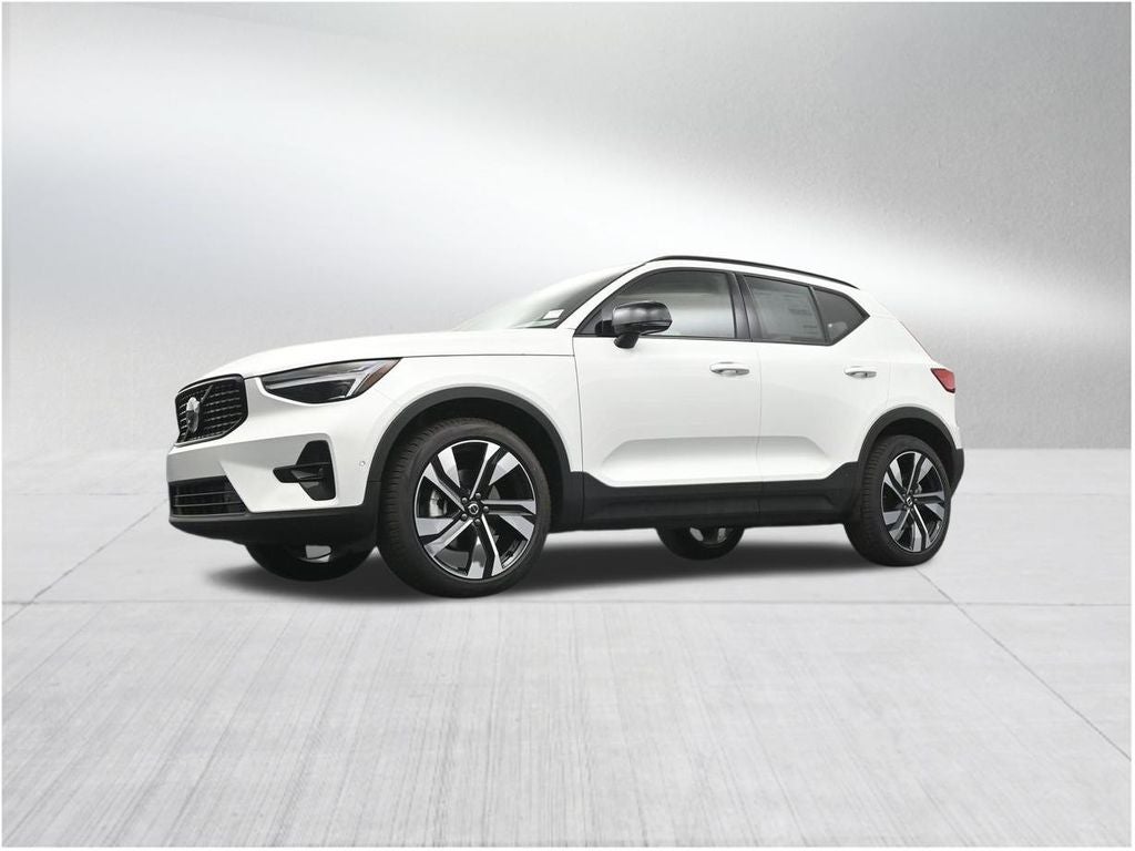 2026 Volvo XC40 B5 Plus