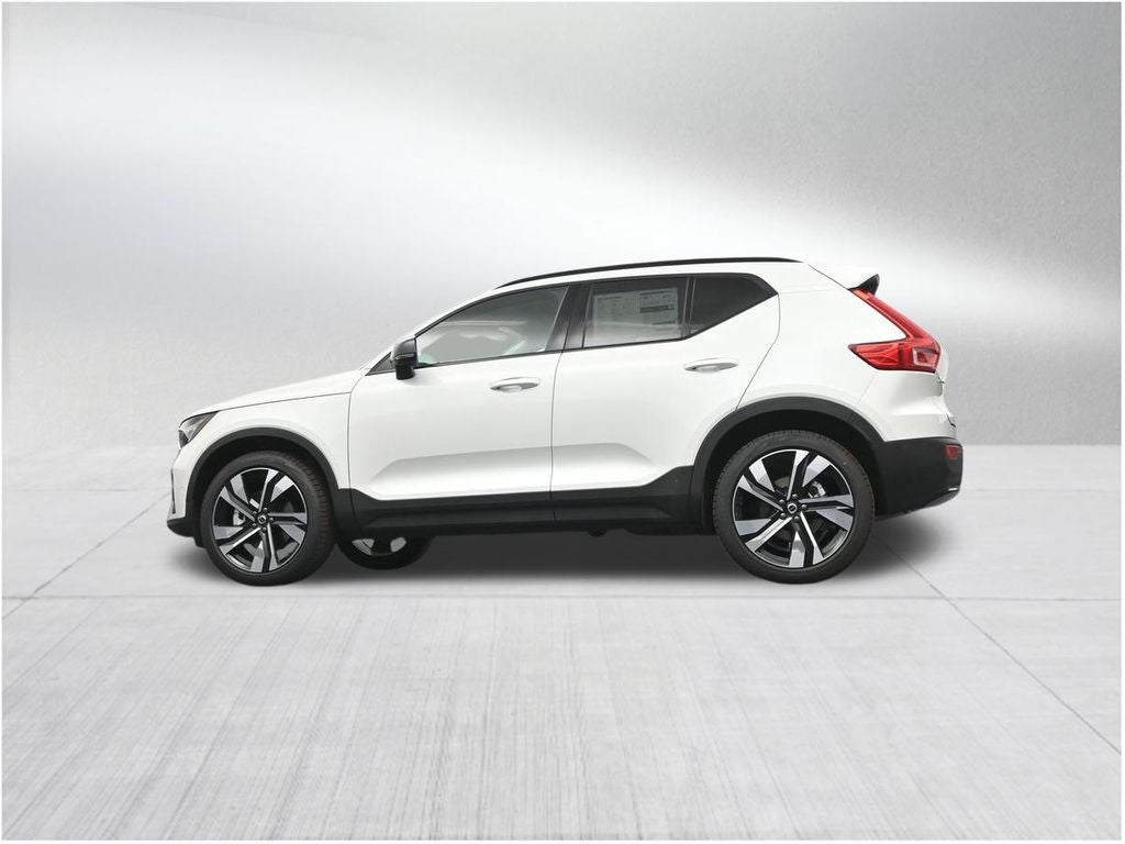 2026 Volvo XC40 B5 Plus