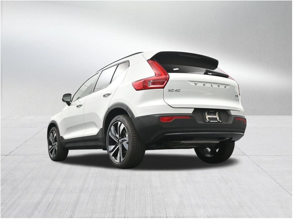 2026 Volvo XC40 B5 Plus