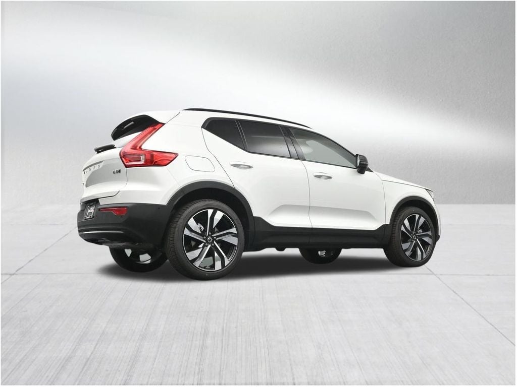 2026 Volvo XC40 B5 Plus