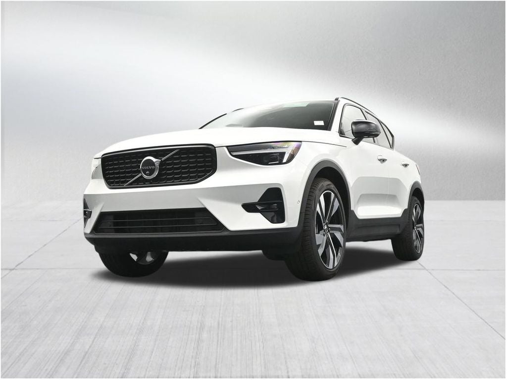 2026 Volvo XC40 B5 Plus
