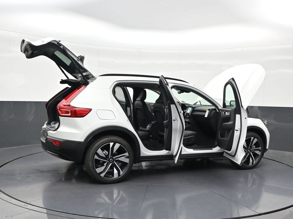 2026 Volvo XC40 B5 Plus