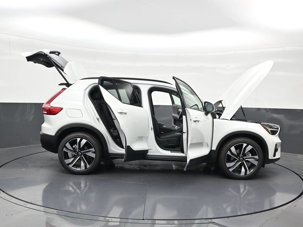 2026 Volvo XC40 B5 Plus