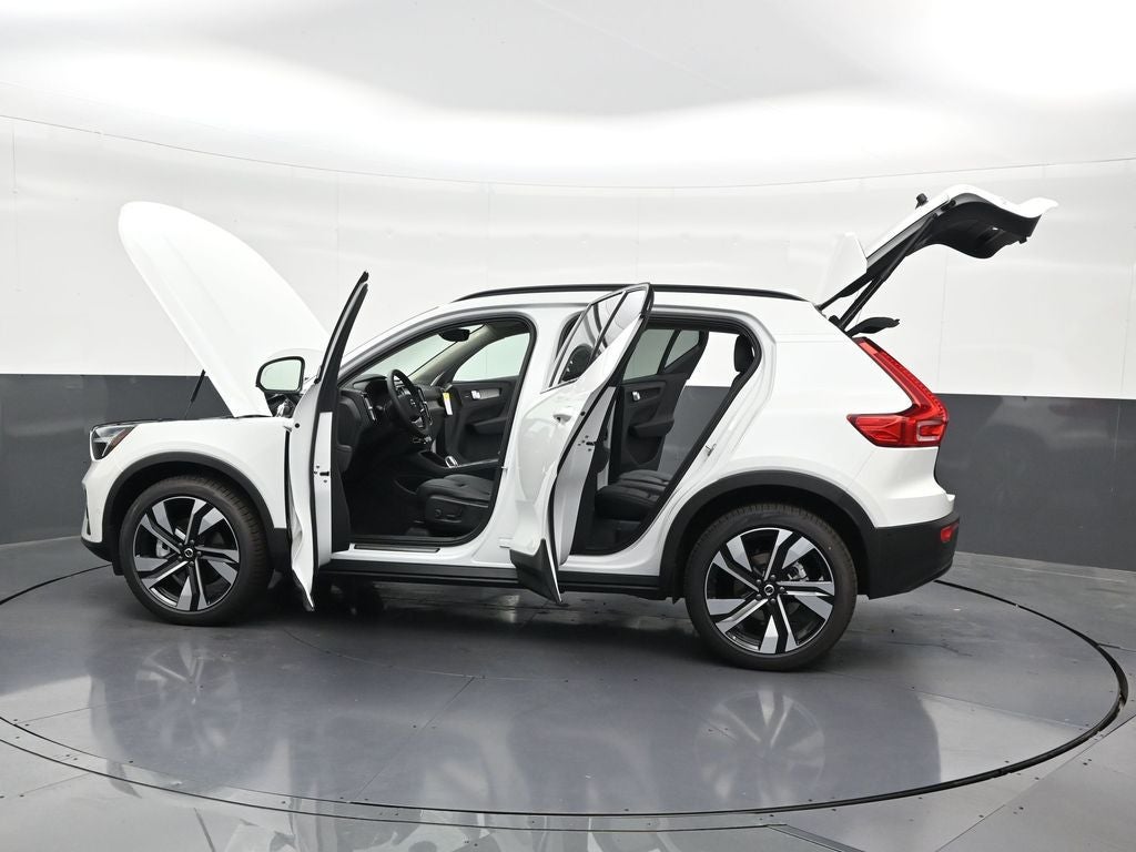 2026 Volvo XC40 B5 Plus