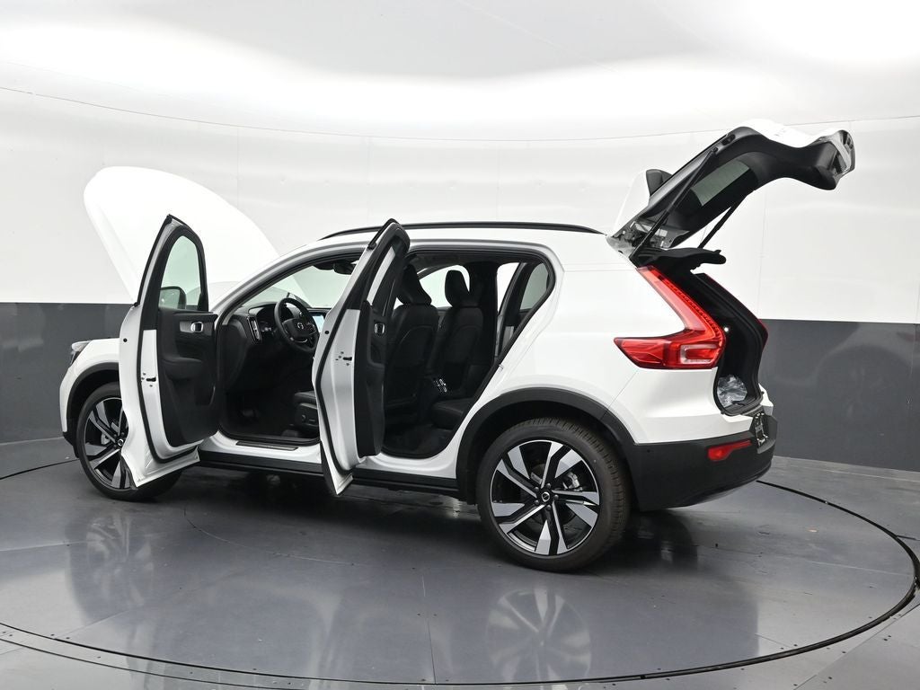 2026 Volvo XC40 B5 Plus