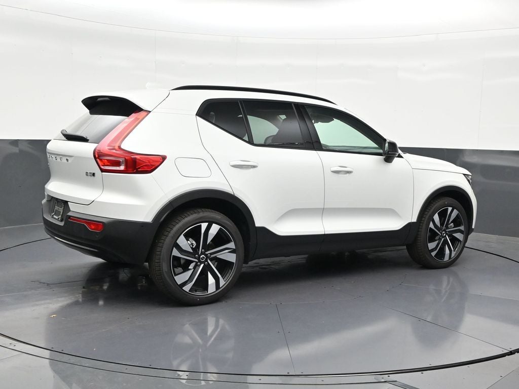 2026 Volvo XC40 B5 Plus