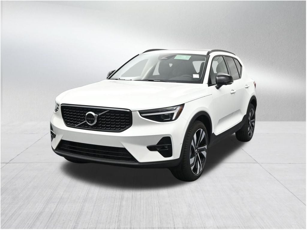2026 Volvo XC40 B5 Plus