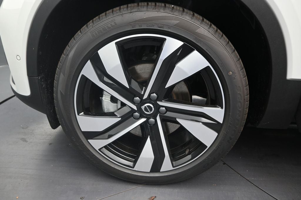 2026 Volvo XC40 B5 Plus