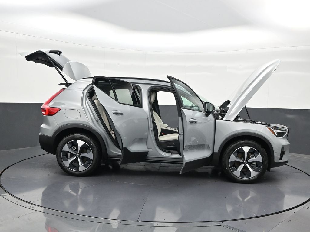 2026 Volvo XC40 B5 Plus