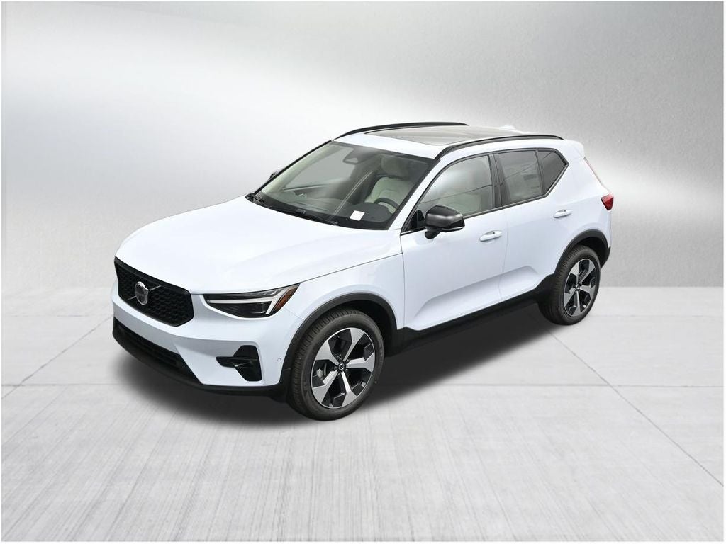 2026 Volvo XC40 B5 Plus