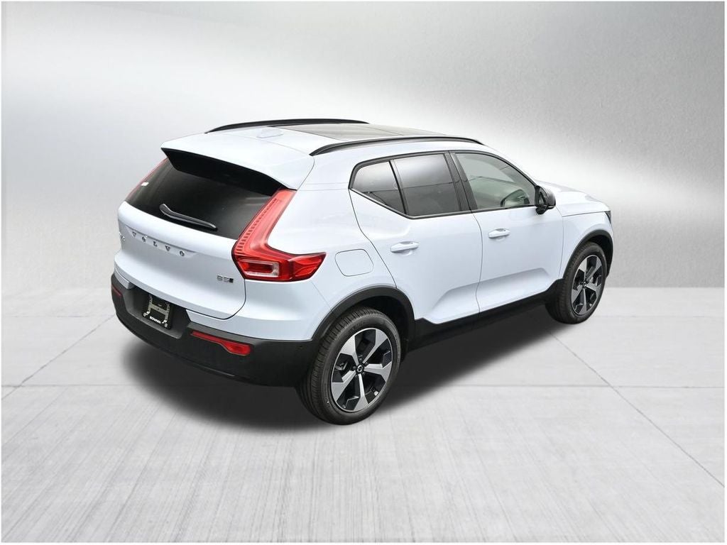 2026 Volvo XC40 B5 Plus