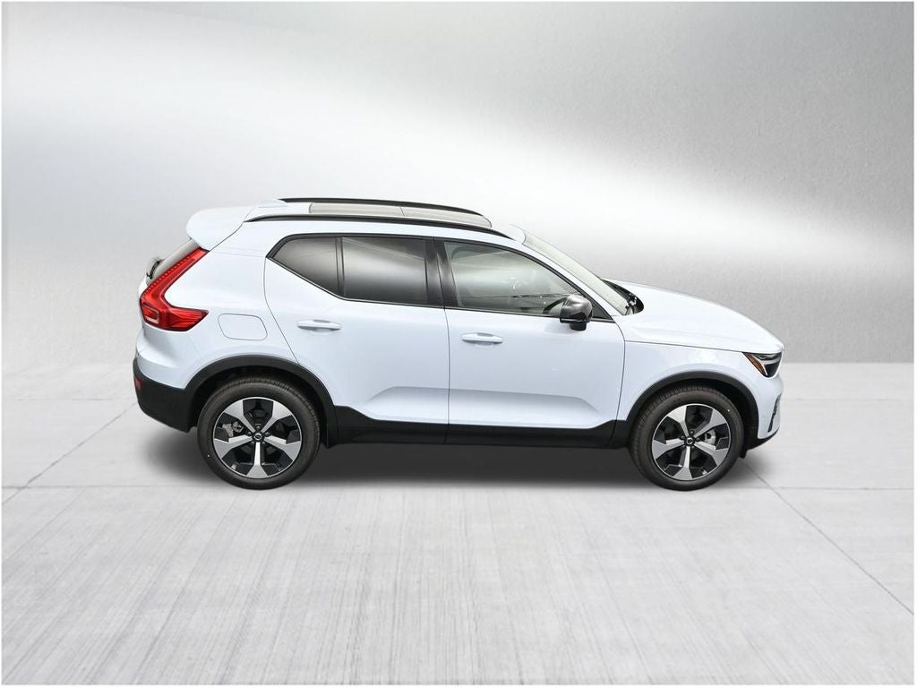 2026 Volvo XC40 B5 Plus
