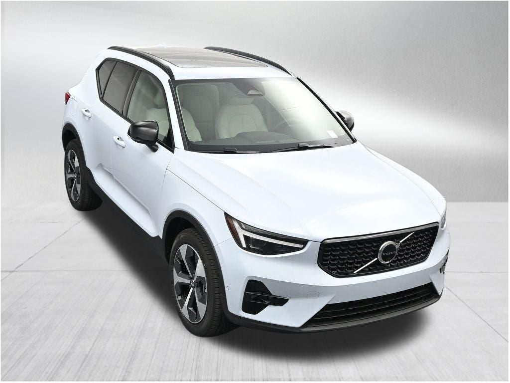 2026 Volvo XC40 B5 Plus
