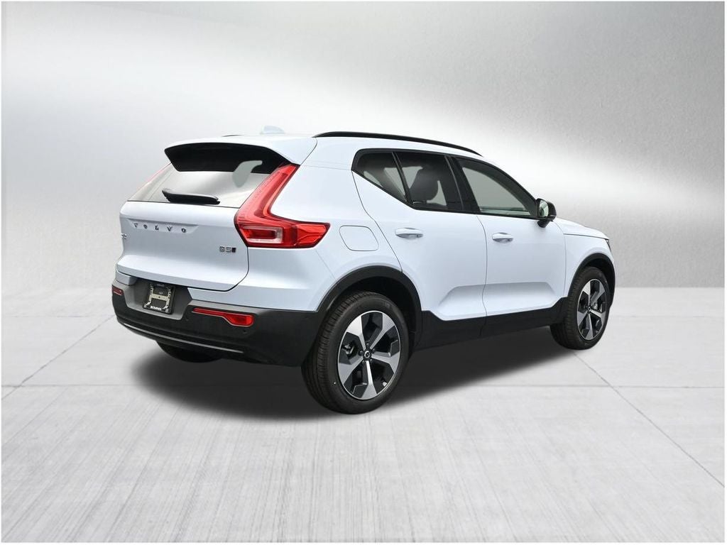 2026 Volvo XC40 B5 Plus