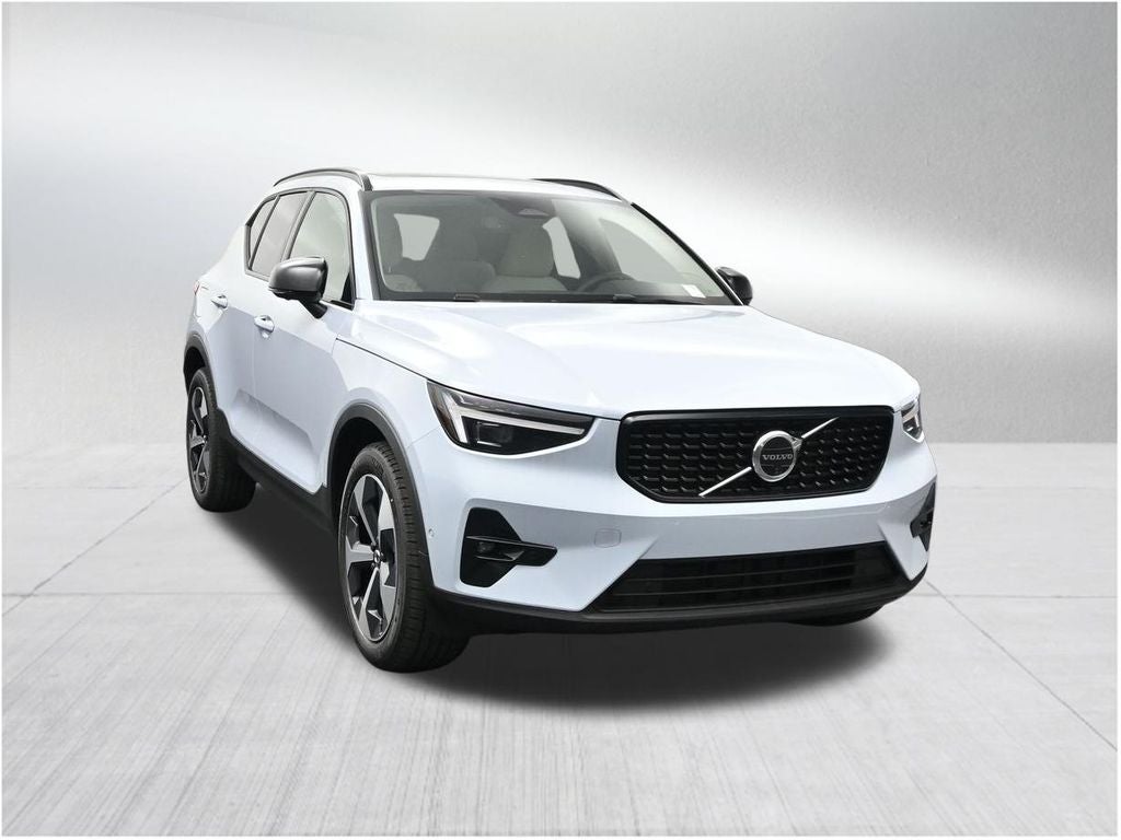 2026 Volvo XC40 B5 Plus