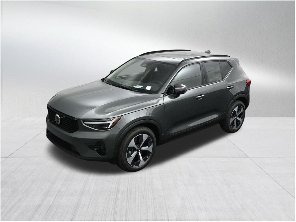 2026 Volvo XC40 B5 Plus