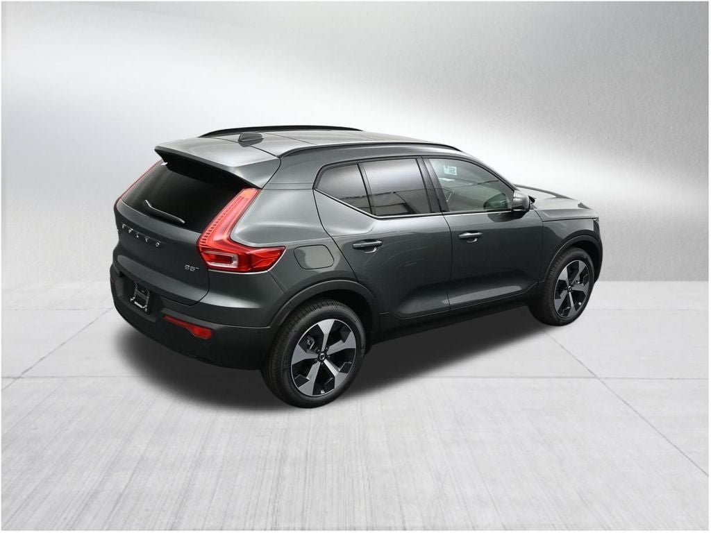 2026 Volvo XC40 B5 Plus