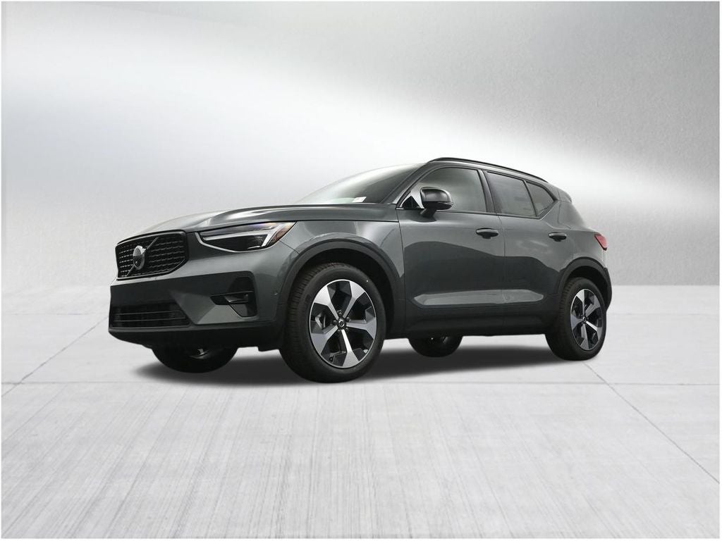 2026 Volvo XC40 B5 Plus