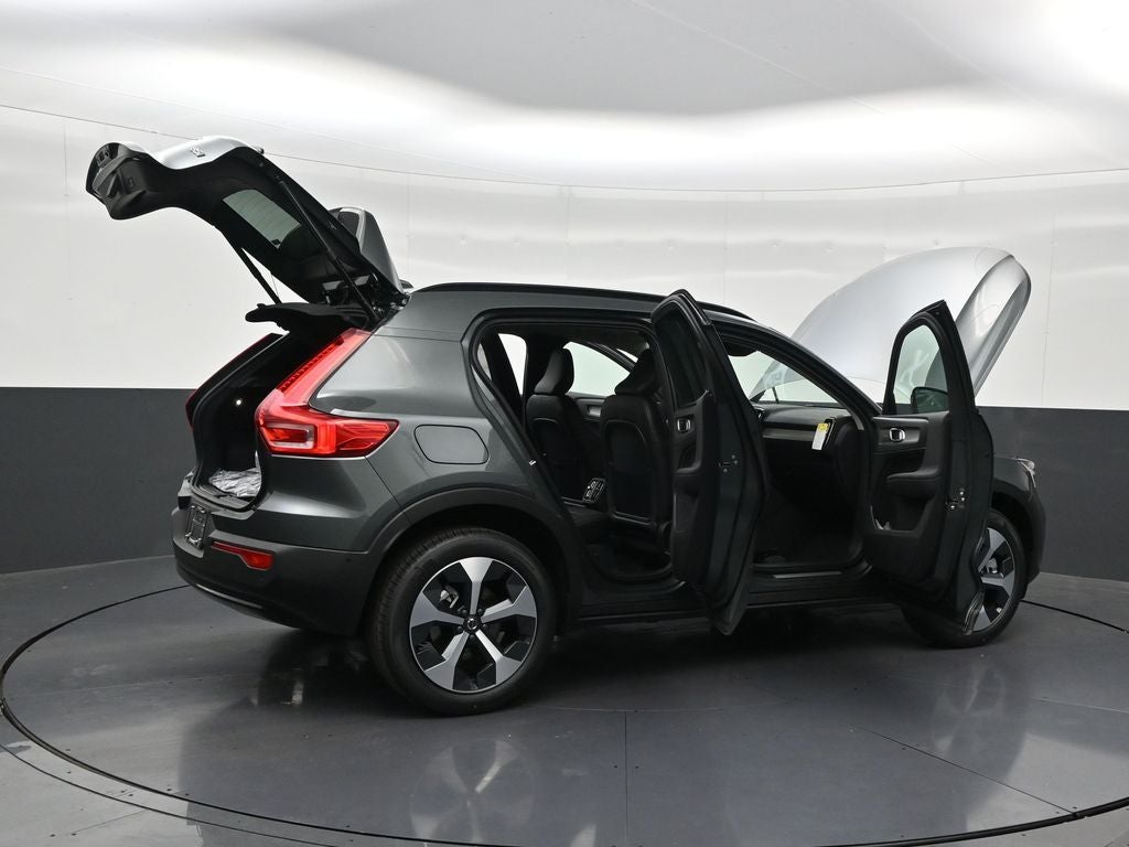 2026 Volvo XC40 B5 Plus