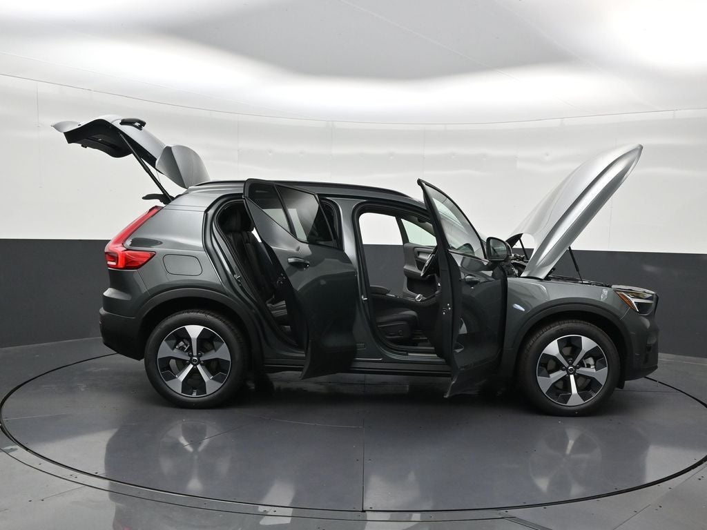 2026 Volvo XC40 B5 Plus