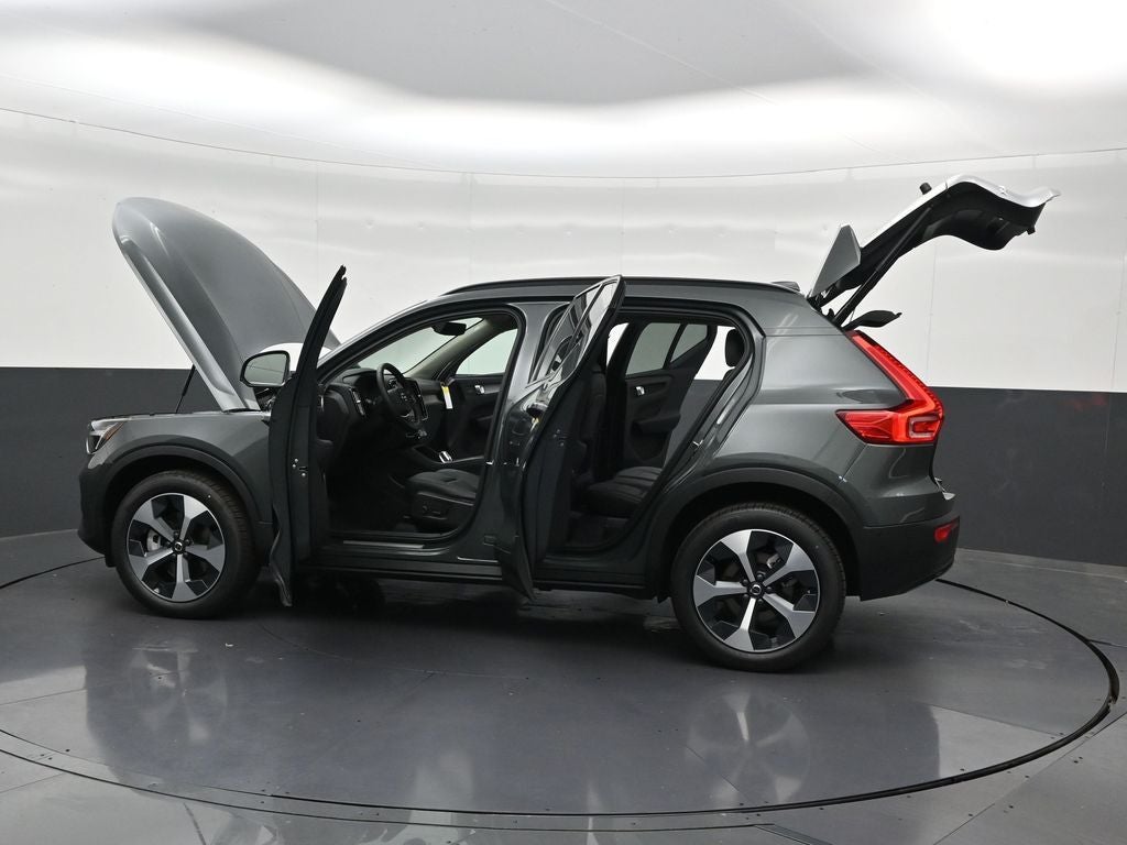 2026 Volvo XC40 B5 Plus
