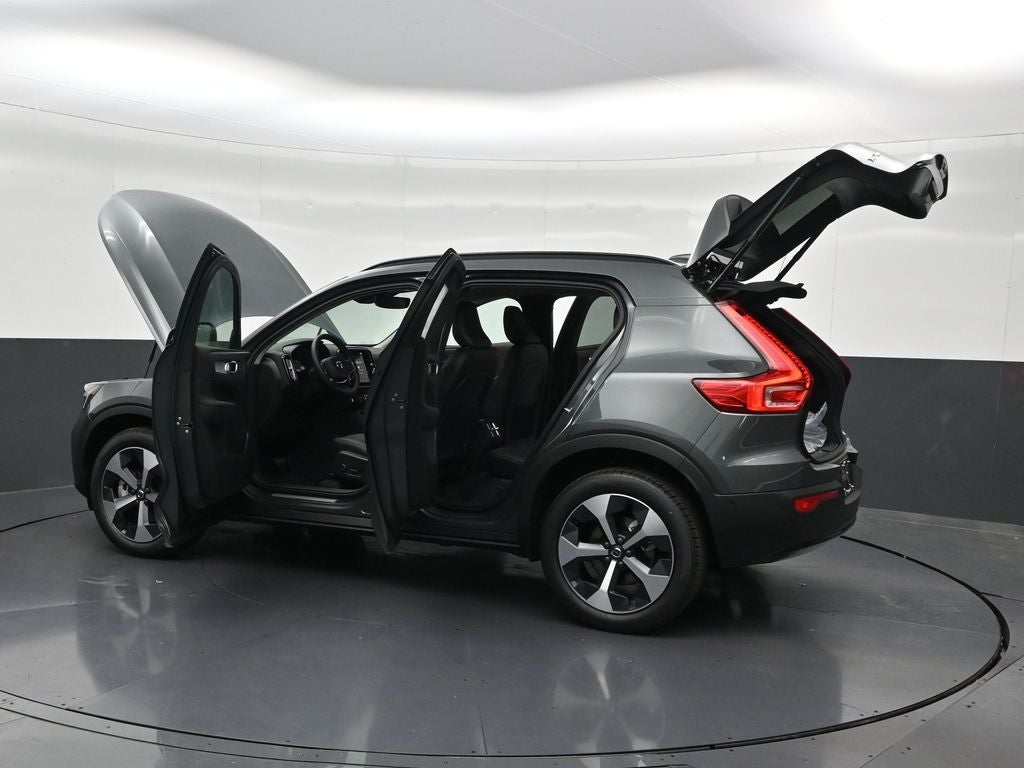 2026 Volvo XC40 B5 Plus