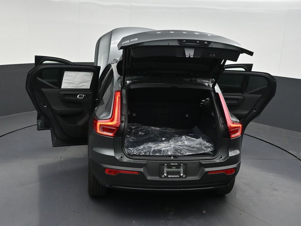 2026 Volvo XC40 B5 Plus