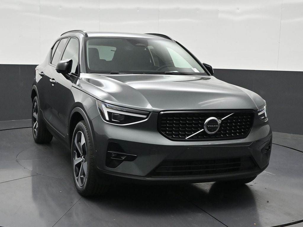2026 Volvo XC40 B5 Plus