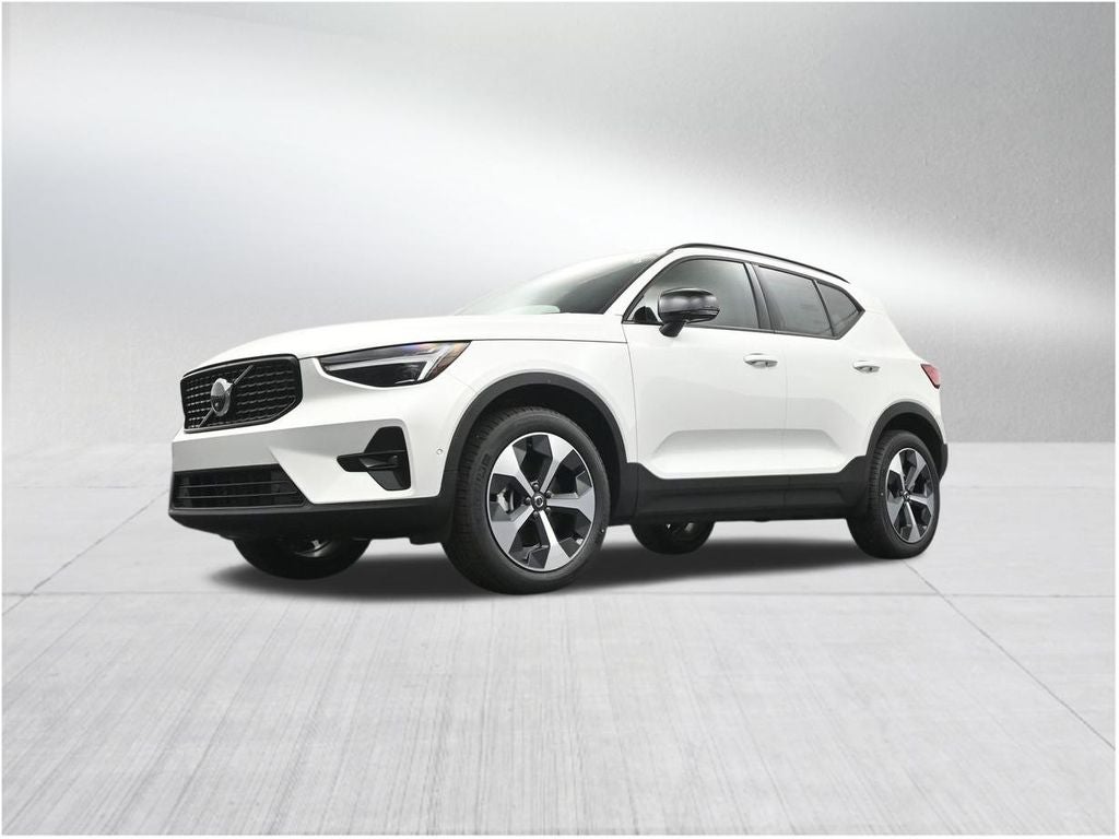 2026 Volvo XC40 B5 Plus