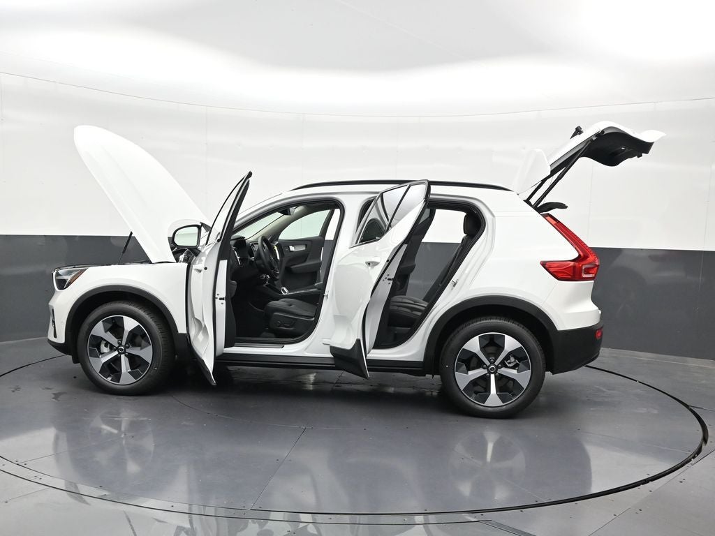2026 Volvo XC40 B5 Plus