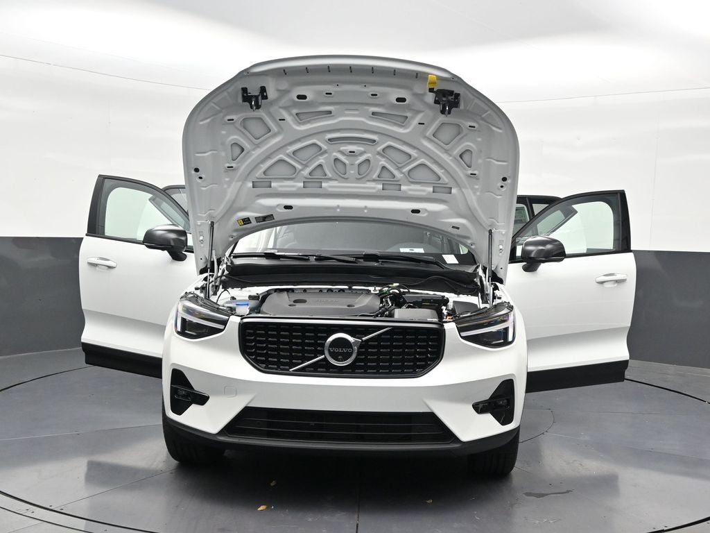2026 Volvo XC40 B5 Plus