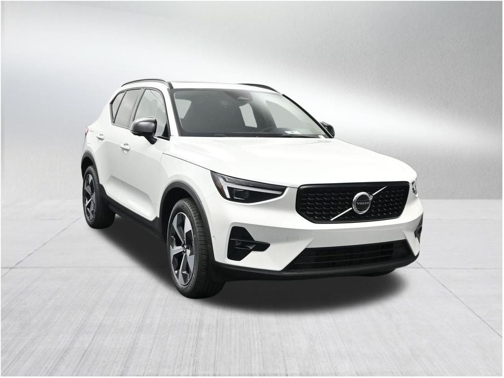 2026 Volvo XC40 B5 Plus