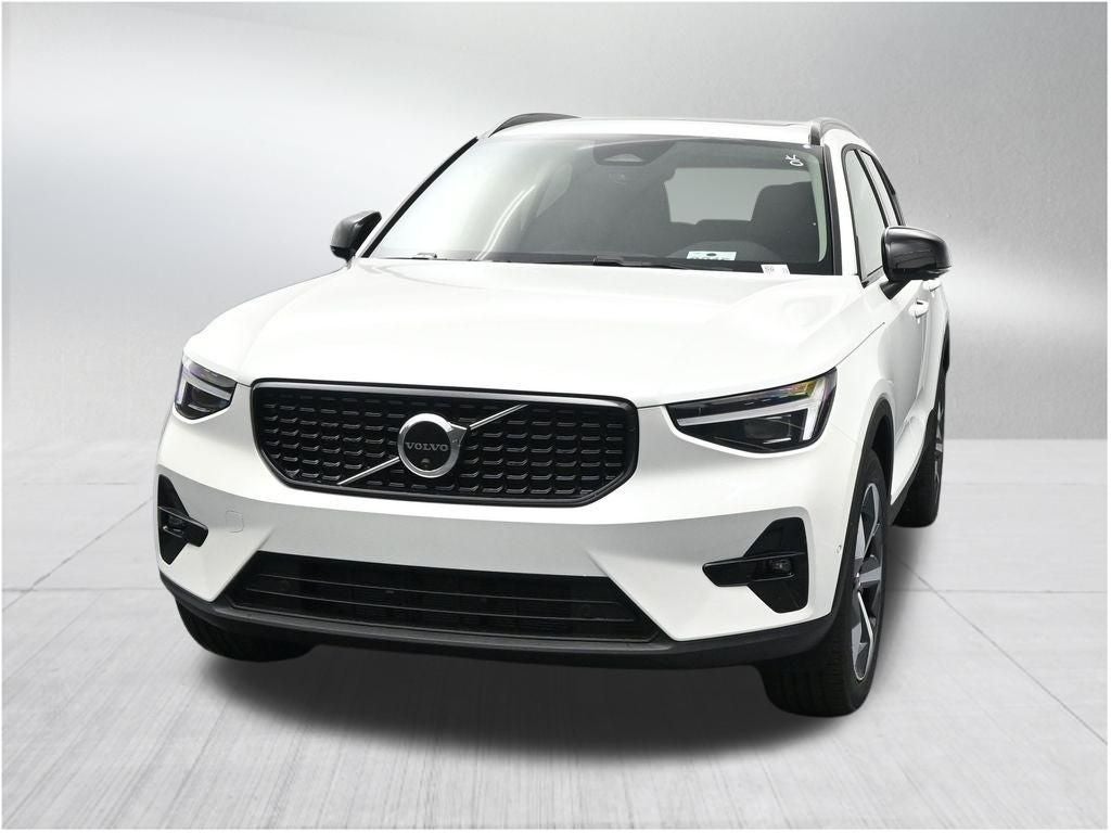 2026 Volvo XC40 B5 Plus