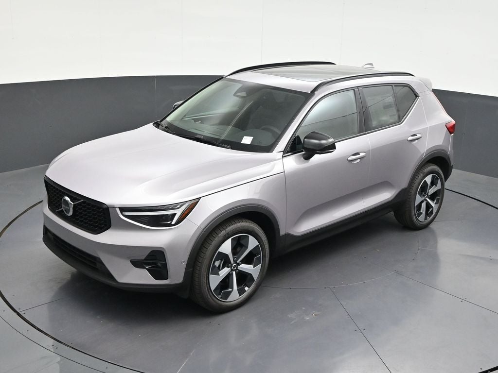 2026 Volvo XC40 B5 Plus