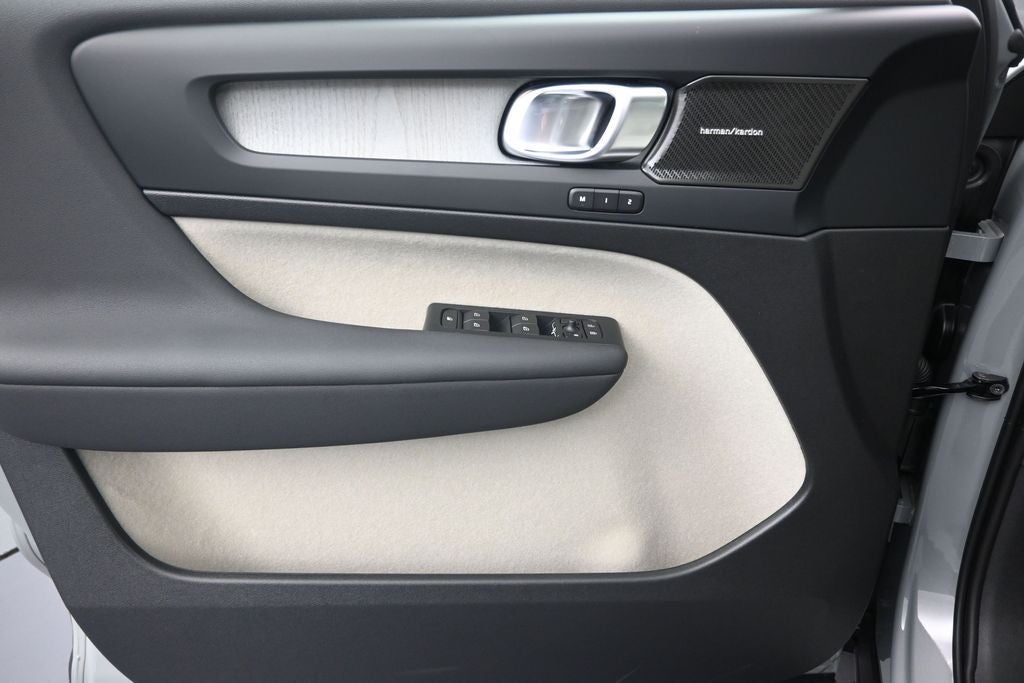 2026 Volvo XC40 B5 Plus