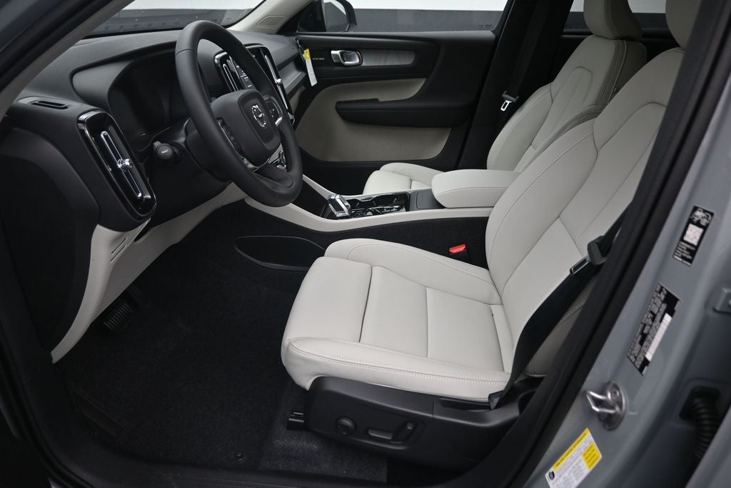 2026 Volvo XC40 B5 Plus