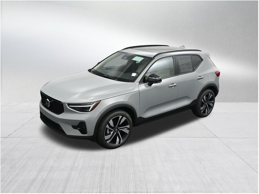 2026 Volvo XC40 B5 Plus